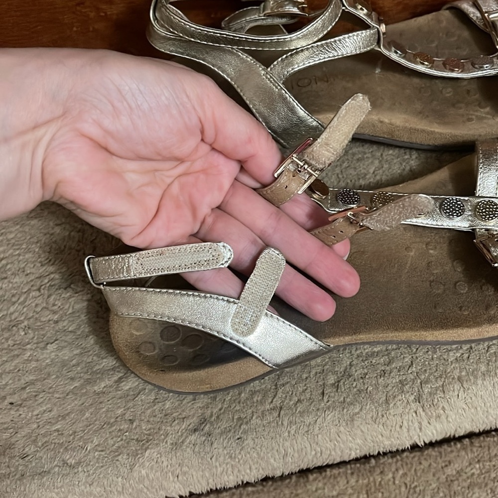 Vionic Women's Metallic Sandals Size 9 - Picture 9 of 11